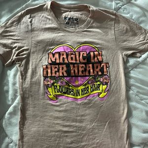 Woman’s XS pink tee